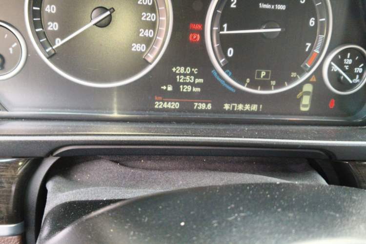 Used BMW 5 Series 2014 525Li Luxury Design Package Odometer Close Up