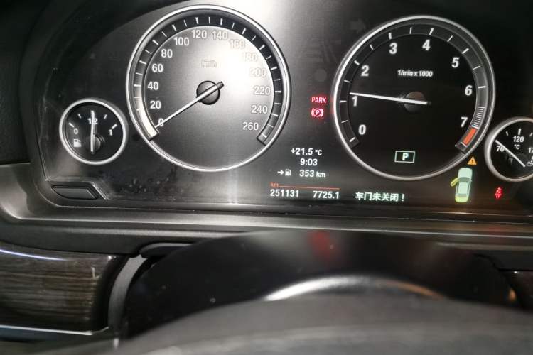Used BMW 5 Series 2014 525Li Luxury Design Package Odometer Close Up