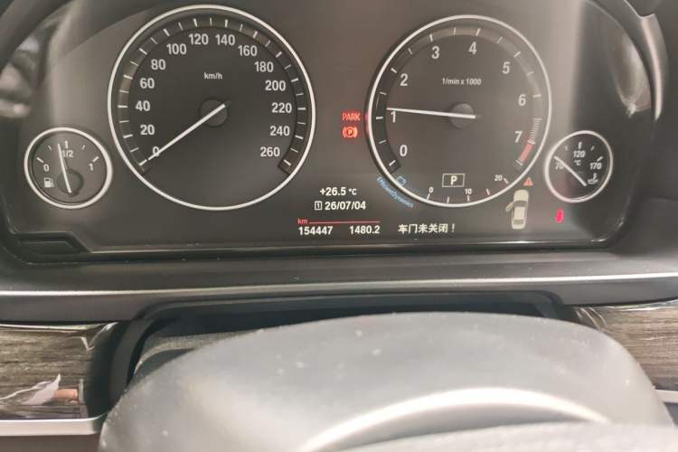 Used BMW 5 Series 2014 525Li Luxury Design Package Odometer Close Up