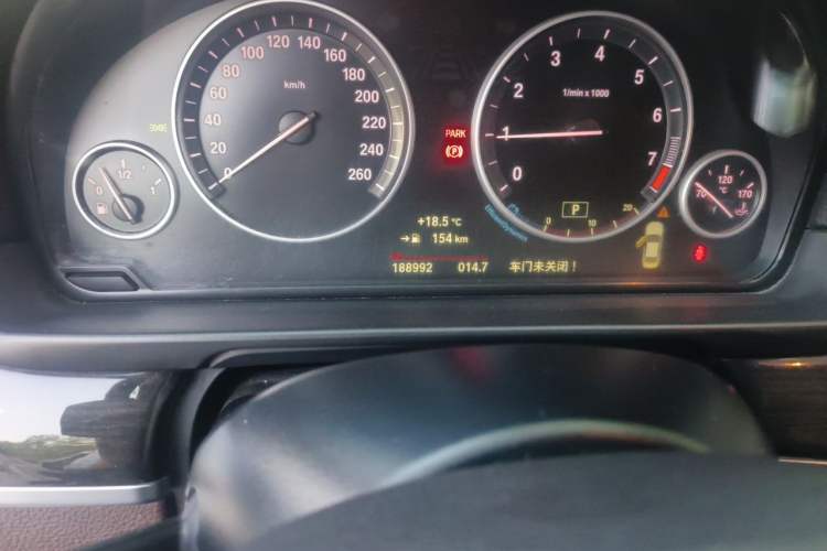 Used BMW 5 Series 2014 525Li Luxury Design Package Odometer Close Up