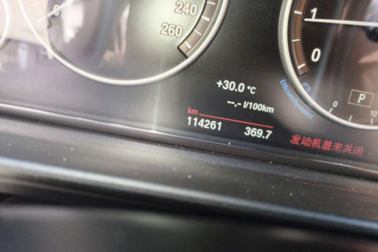 Used BMW 5 Series 2014 525Li Luxury Design Package Odometer Close Up