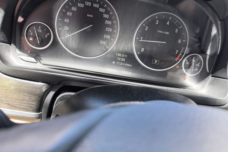Used BMW 5 Series 2014 525Li Luxury Design Package Odometer Close Up
