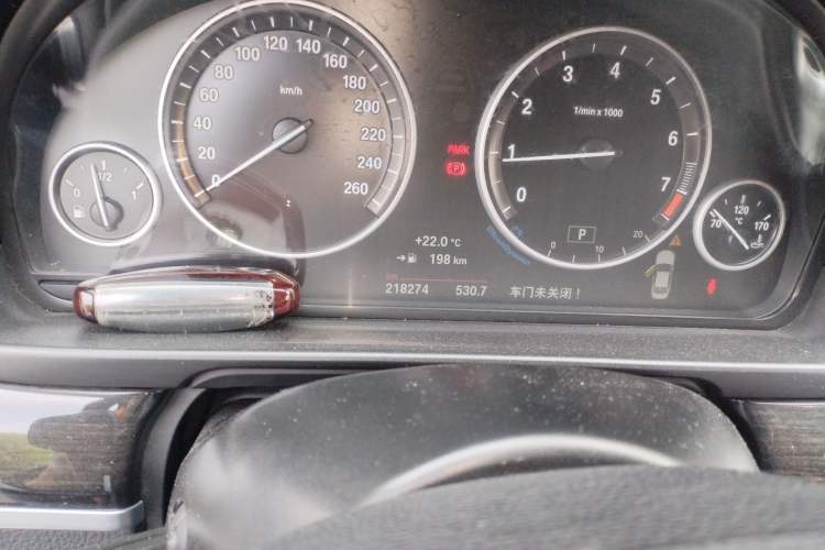 Used BMW 5 Series 2014 528Li xDrive Luxury Design Package Odometer Close Up
