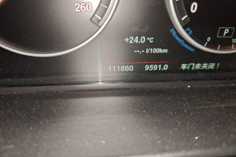 Used BMW 5 Series 2014 525Li Luxury Design Package Odometer Close Up