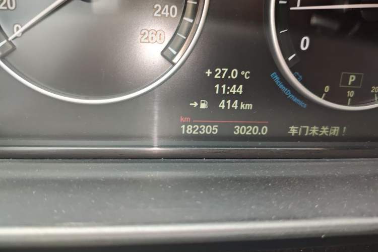 Used BMW 5 Series 2014 530Li Leading Model Odometer Close Up