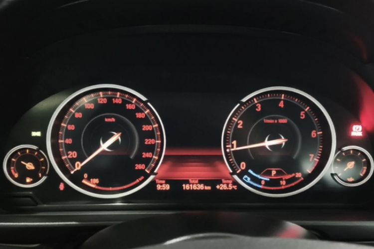 Used BMW 5 Series 2014 525Li Luxury Design Package Odometer Close Up