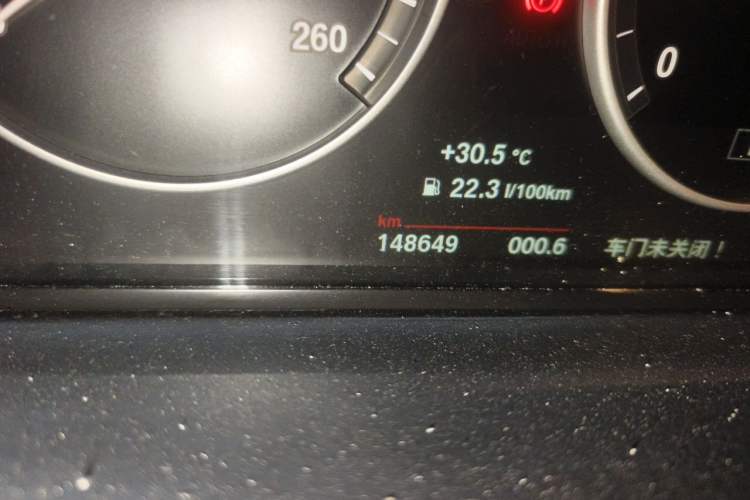 Used BMW 5 Series 2014 525Li Luxury Design Package Odometer Close Up