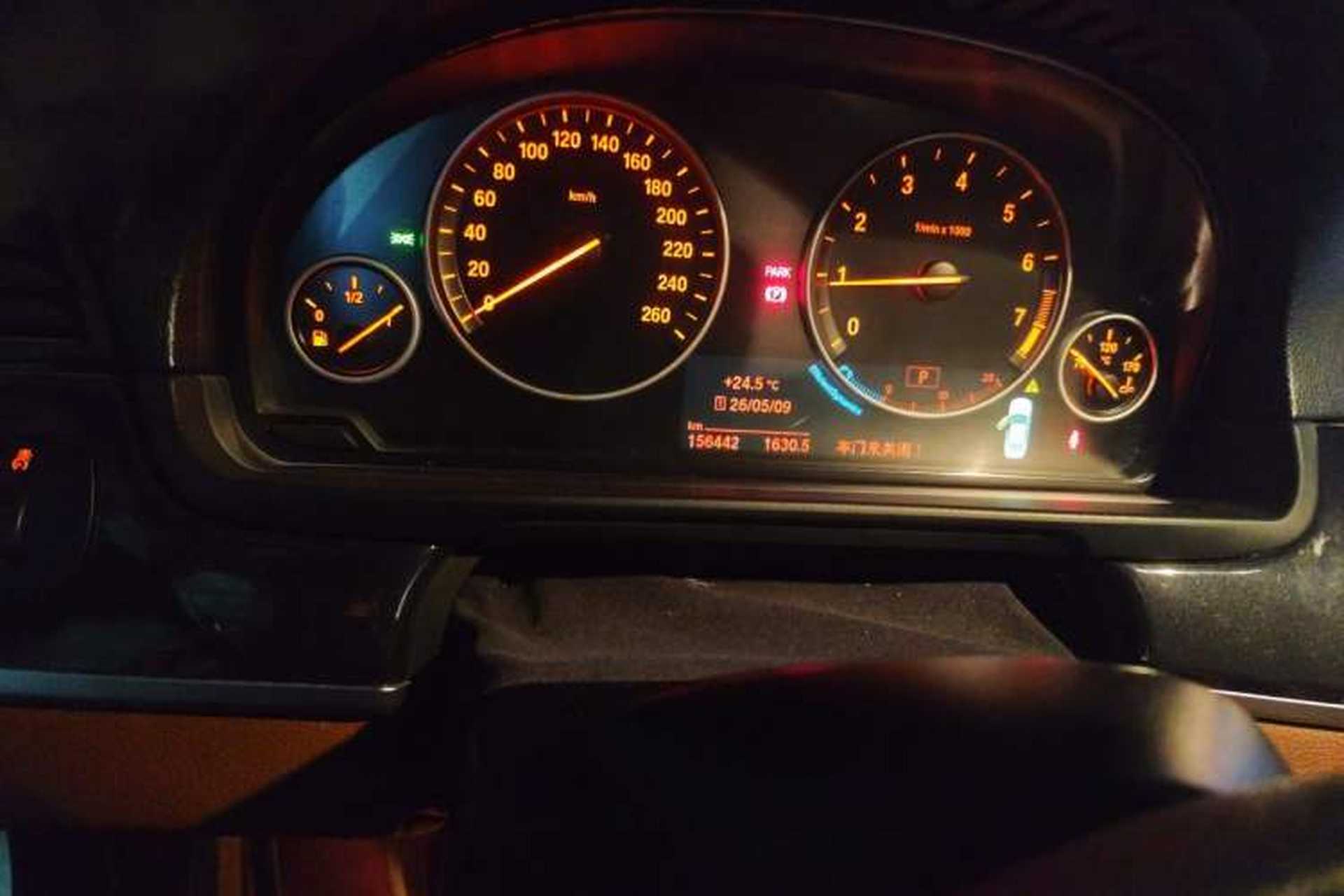 Used BMW 5 Series 2014 520Li Elegant Model Odometer Close Up