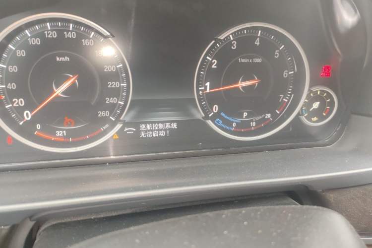 Used BMW 5 Series 2014 525Li Leading Model Odometer Close Up