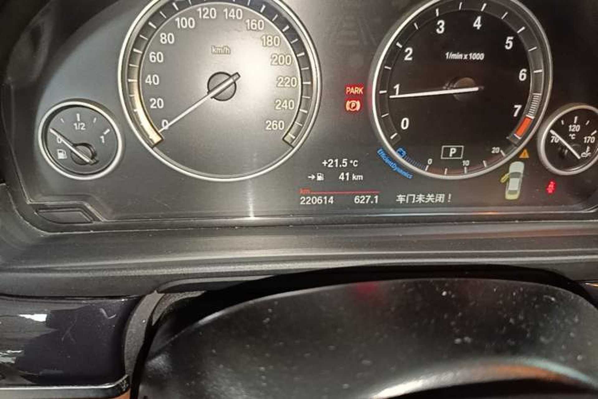 Used BMW 5 Series 2014 520Li Elegant Model Odometer Close Up