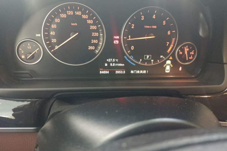 Used BMW 5 Series 2014 520Li Elegant Model Odometer Close Up
