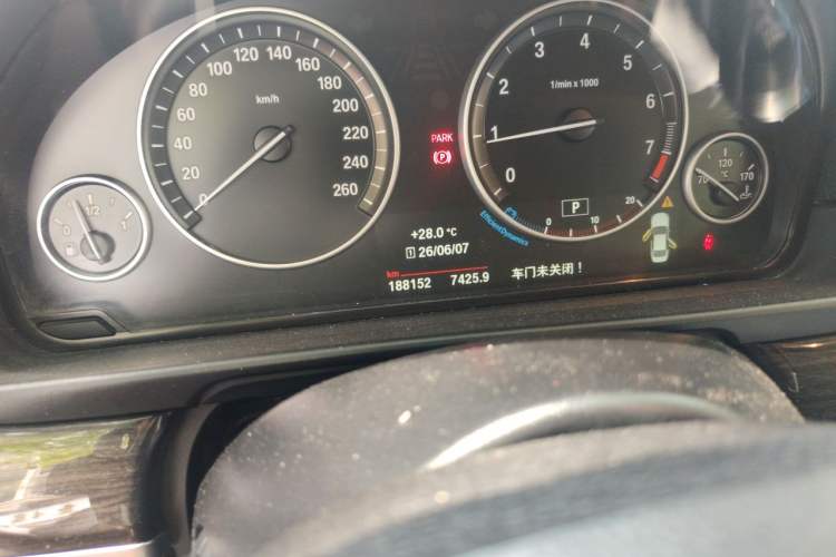 Used BMW 5 Series 2014 525Li Luxury Design Package Odometer Close Up