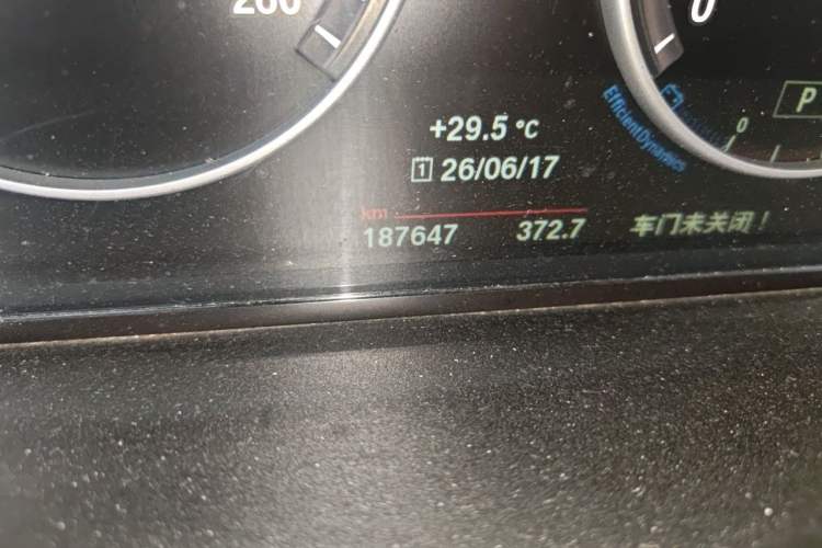 Used BMW 5 Series 2014 525Li Luxury Design Package Odometer Close Up
