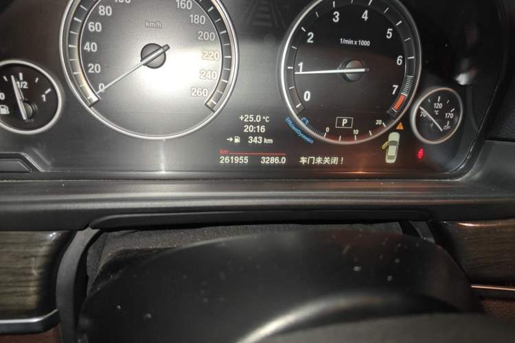 Used BMW 5 Series 2014 525Li Luxury Design Package Odometer Close Up