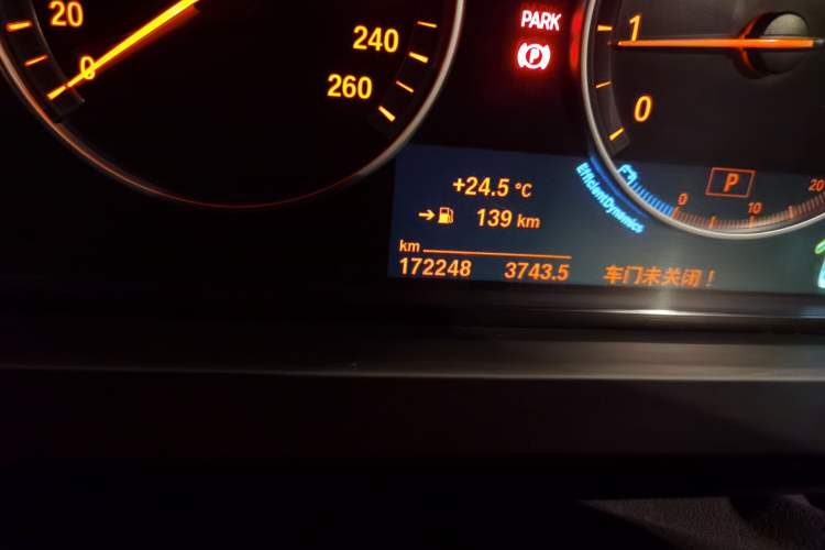 Used BMW 5 Series 2014 525Li Luxury Design Package Odometer Close Up