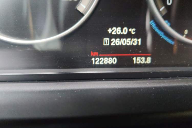 Used BMW 5 Series 2014 525Li Leading Model Odometer Close Up