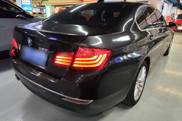 Used BMW 5 Series 2014 525Li Luxury Design Package Rear Right 45 Deg