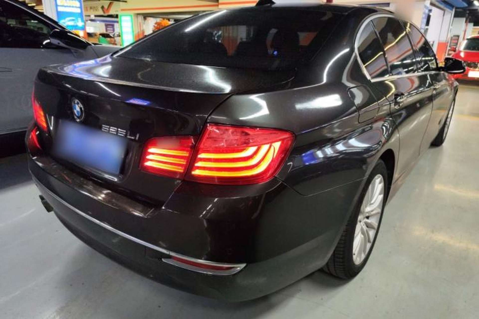Used BMW 5 Series 2014 525Li Luxury Design Package Rear Right 45 Deg