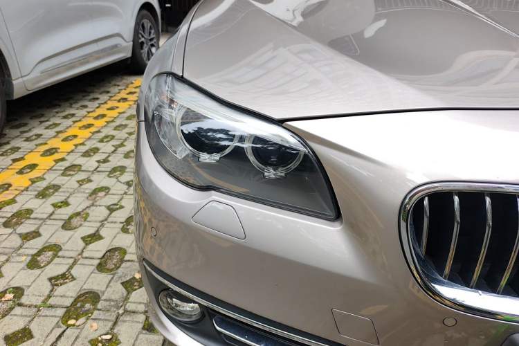 Used BMW 5 Series 2014 525Li Luxury Design Package Right Front Headlight