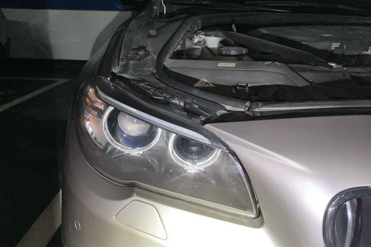 Used BMW 5 Series 2014 525Li Luxury Design Package Right Front Headlight
