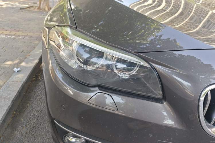 Used BMW 5 Series 2014 525Li Luxury Design Package Right Front Headlight