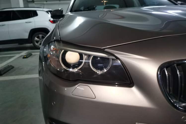 Used BMW 5 Series 2014 525Li Luxury Design Package Right Front Headlight