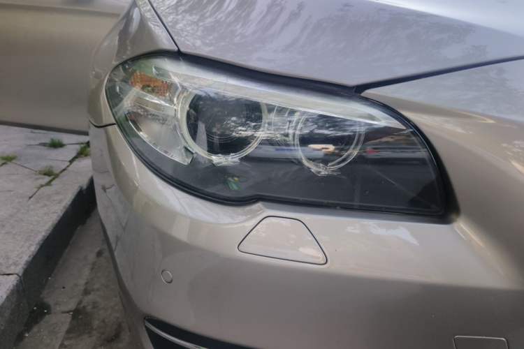 Used BMW 5 Series 2014 525Li Luxury Design Package Right Front Headlight