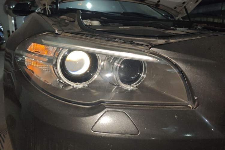 Used BMW 5 Series 2014 525Li Luxury Design Package Right Front Headlight
