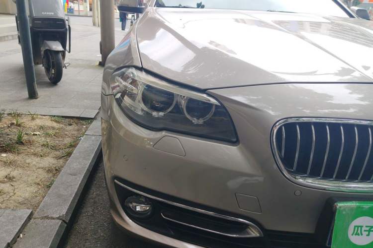 Used BMW 5 Series 2014 525Li Leading Model Right Front Headlight