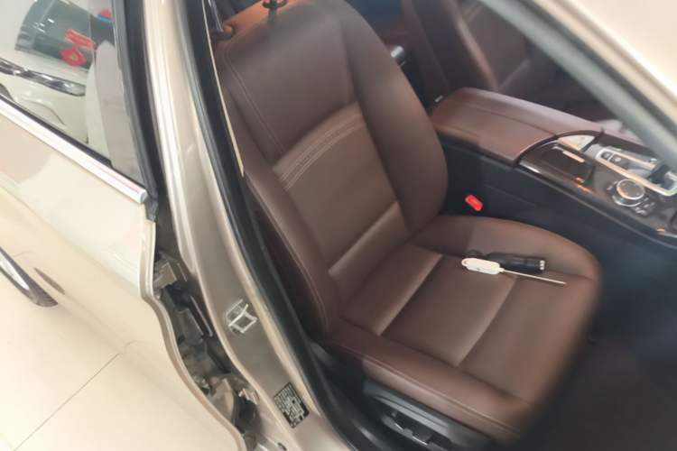 Used BMW 5 Series 2014 525Li Luxury Design Package Right Front Seat