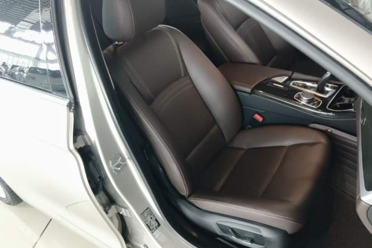 Used BMW 5 Series 2014 525Li Luxury Design Package Right Front Seat