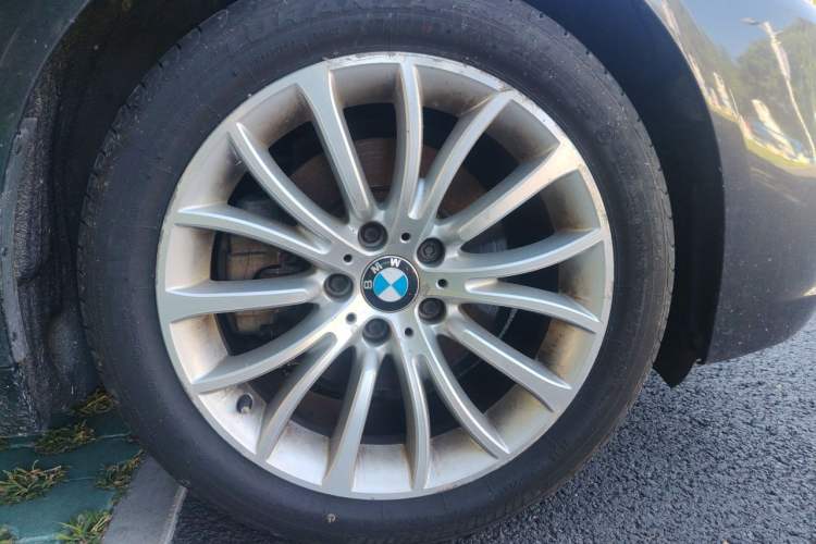 Used BMW 5 Series 2014 525Li Luxury Design Package Right Front Wheel Hub