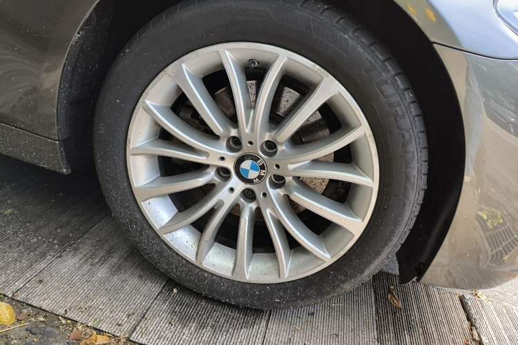 Used BMW 5 Series 2014 525Li Luxury Design Package Right Front Wheel Hub