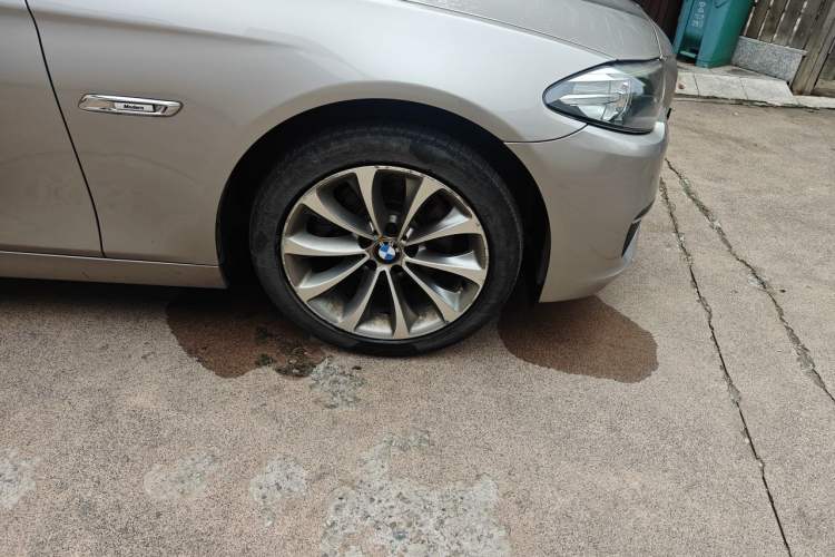 Used BMW 5 Series 2014 525Li Fashion Design Package Right Front Wheel Hub