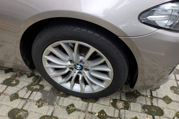 Used BMW 5 Series 2014 525Li Luxury Design Package Right Front Wheel Hub