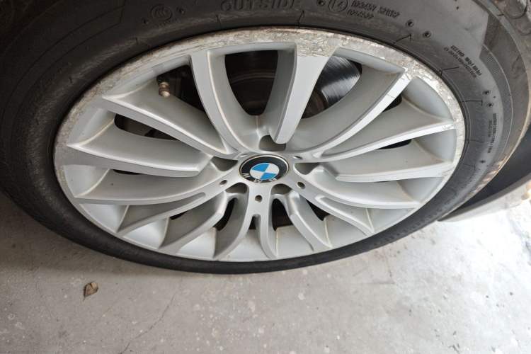 Used BMW 5 Series 2014 525Li Luxury Design Package Right Front Wheel Hub