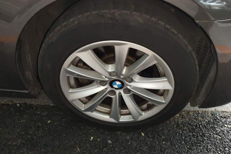 Used BMW 5 Series 2014 520Li Elegant Model Right Front Wheel Hub