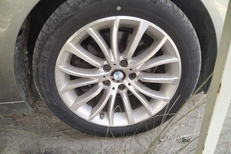 Used BMW 5 Series 2014 525Li Luxury Design Package Right Front Wheel Hub