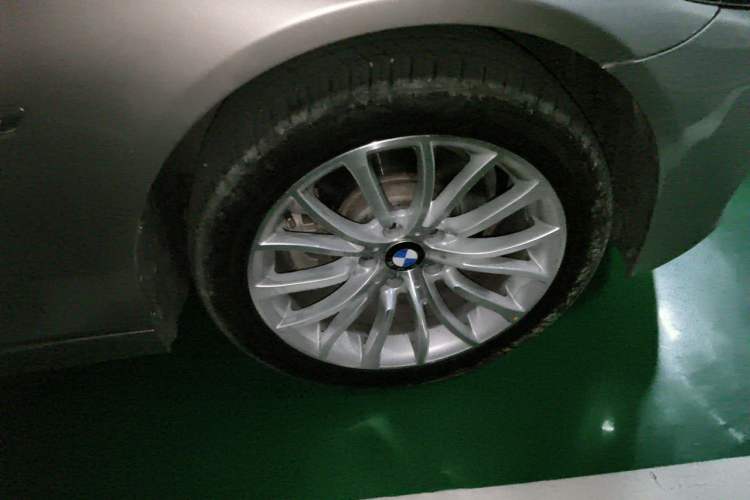 Used BMW 5 Series 2014 525Li Luxury Design Package Right Front Wheel Hub