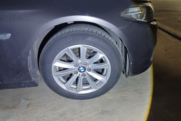 Used BMW 5 Series 2014 520Li Elegant Model Right Front Wheel Hub