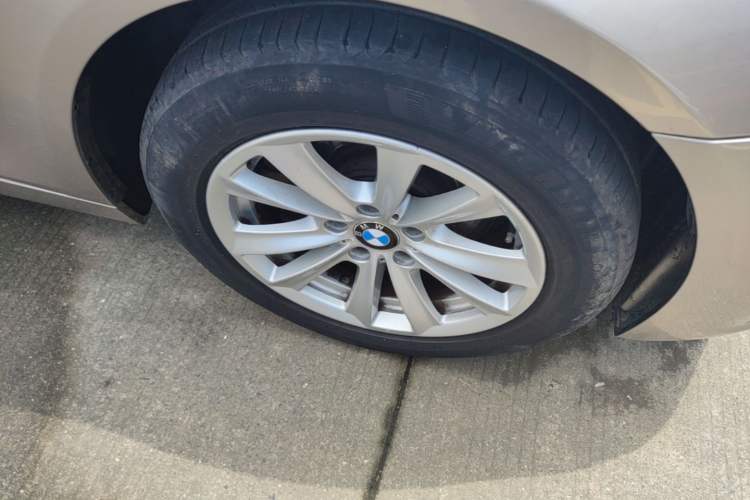 Used BMW 5 Series 2014 520Li Elegant Model Right Front Wheel Hub