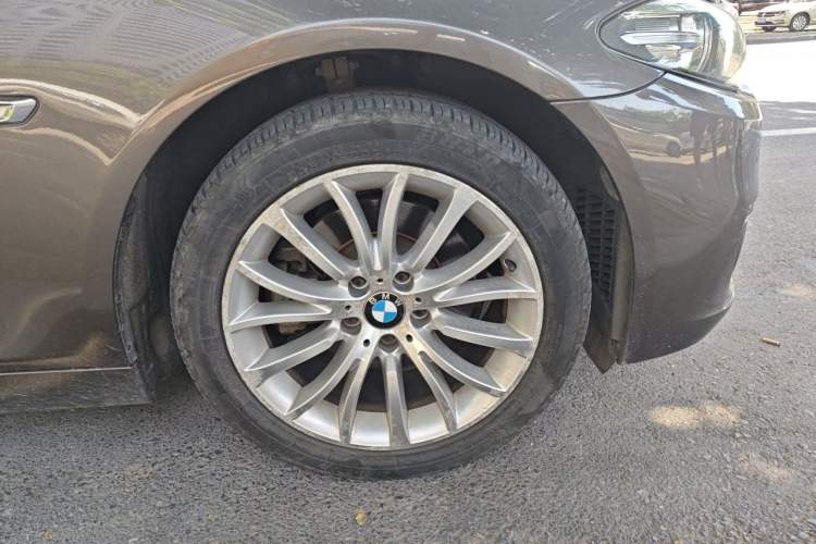 Used BMW 5 Series 2014 525Li Luxury Design Package Right Front Wheel Hub