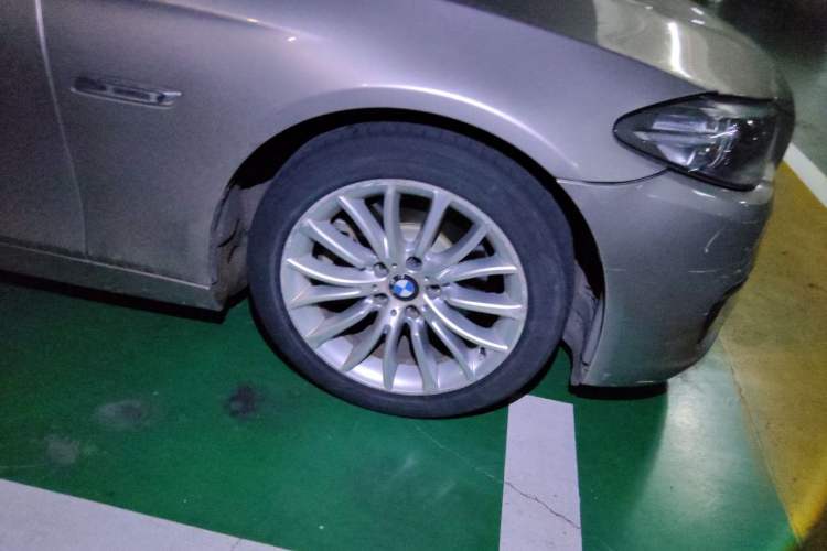 Used BMW 5 Series 2014 525Li Luxury Design Package Right Front Wheel Hub