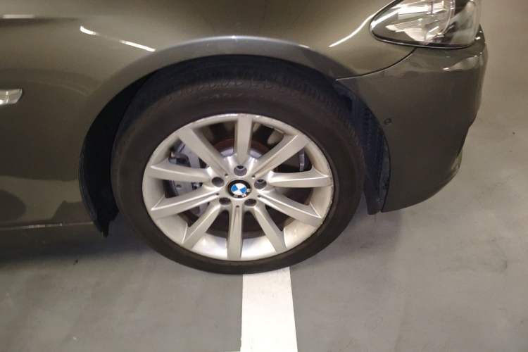 Used BMW 5 Series 2014 535Li Leading Model Right Front Wheel Hub