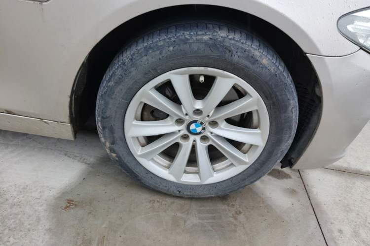 Used BMW 5 Series 2014 520Li Elegant Model Right Front Wheel Hub