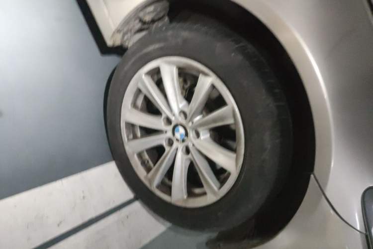 Used BMW 5 Series 2014 520Li Elegant Model Right Front Wheel Hub