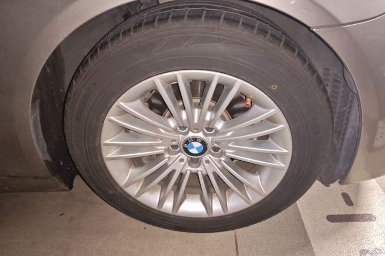 Used BMW 5 Series 2014 525Li Leading Model Right Front Wheel Hub