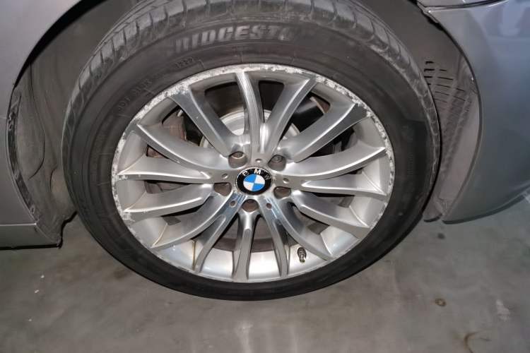 Used BMW 5 Series 2014 525Li Luxury Design Package Right Front Wheel Hub