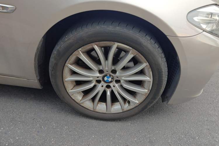 Used BMW 5 Series 2014 525Li Luxury Design Package Right Front Wheel Hub