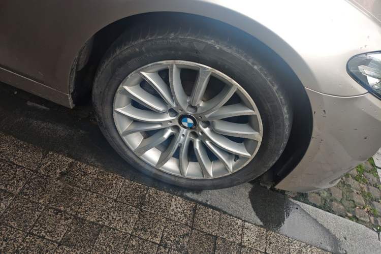 Used BMW 5 Series 2014 525Li Luxury Design Package Right Front Wheel Hub
